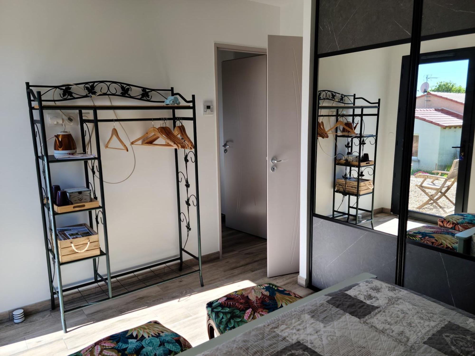 Les Papillons D'Uzes Bed & Breakfast Saint-Laurent-la-Vernede ภายนอก รูปภาพ